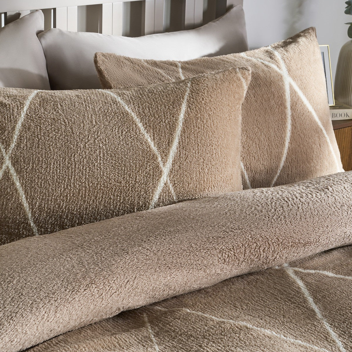 Diamond Check Teddy Fleece Duvet Cover Set - Natural 🇬🇧