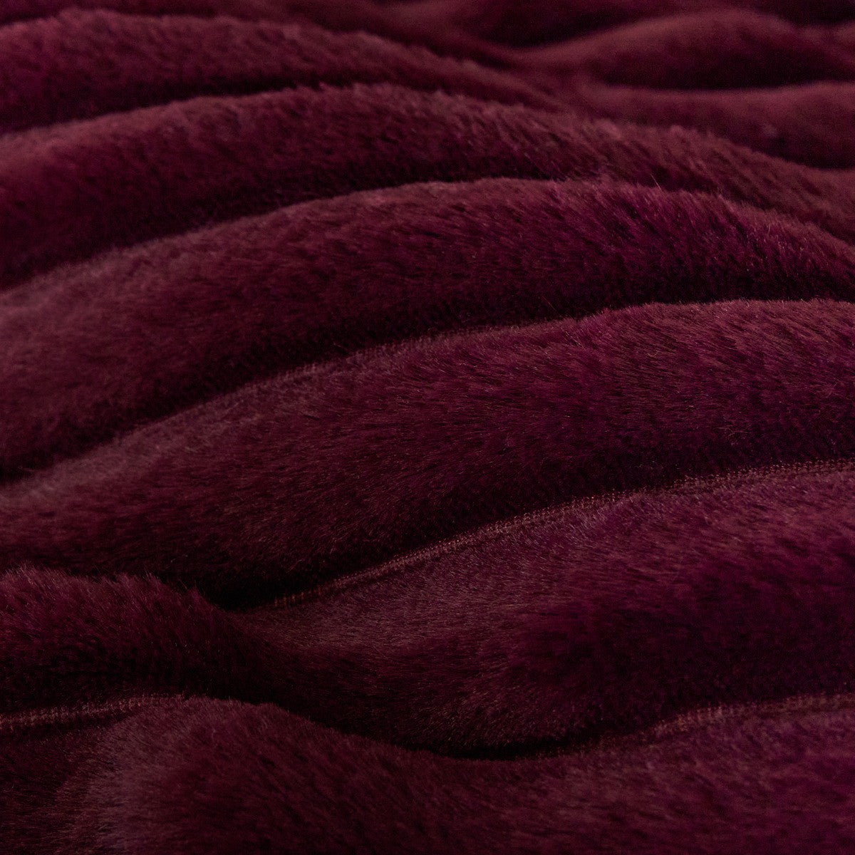 Ribbed Faux Fur Duvet Cover Set - Burgundy 🇬🇧