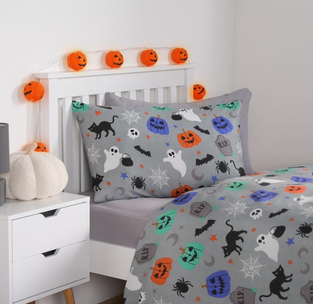 Halloween Ghouls Duvet Cover Set - Grey 🇬🇧