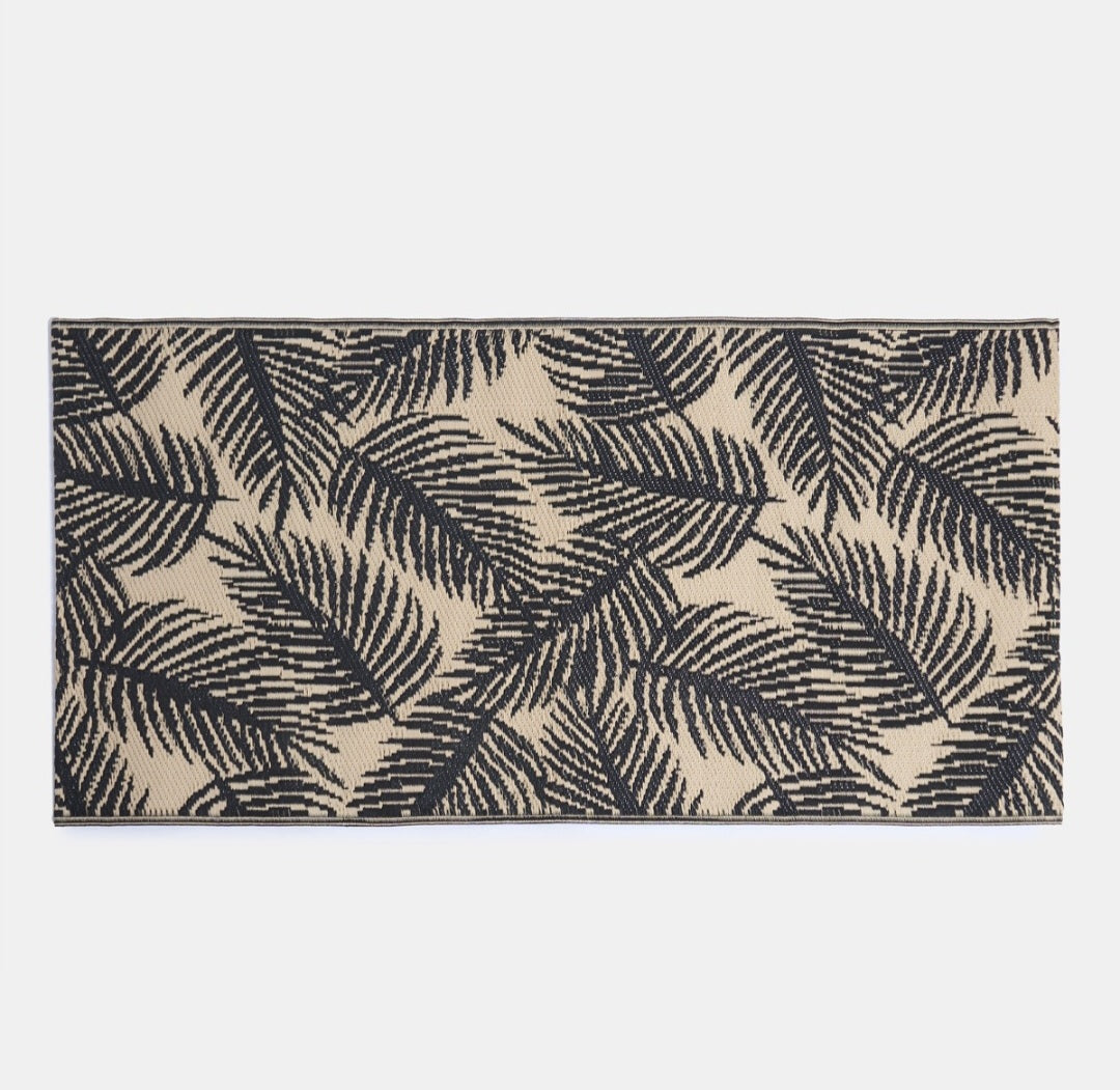 Outdoor Leaf Print Rug, 120cm x 170cm - Monochrome 🇬🇧