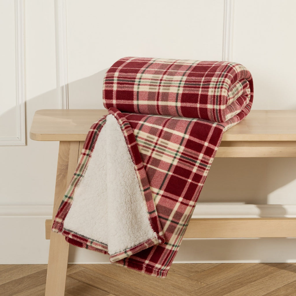 Traditional Christmas Check Printed Throw - Red 🇬🇧