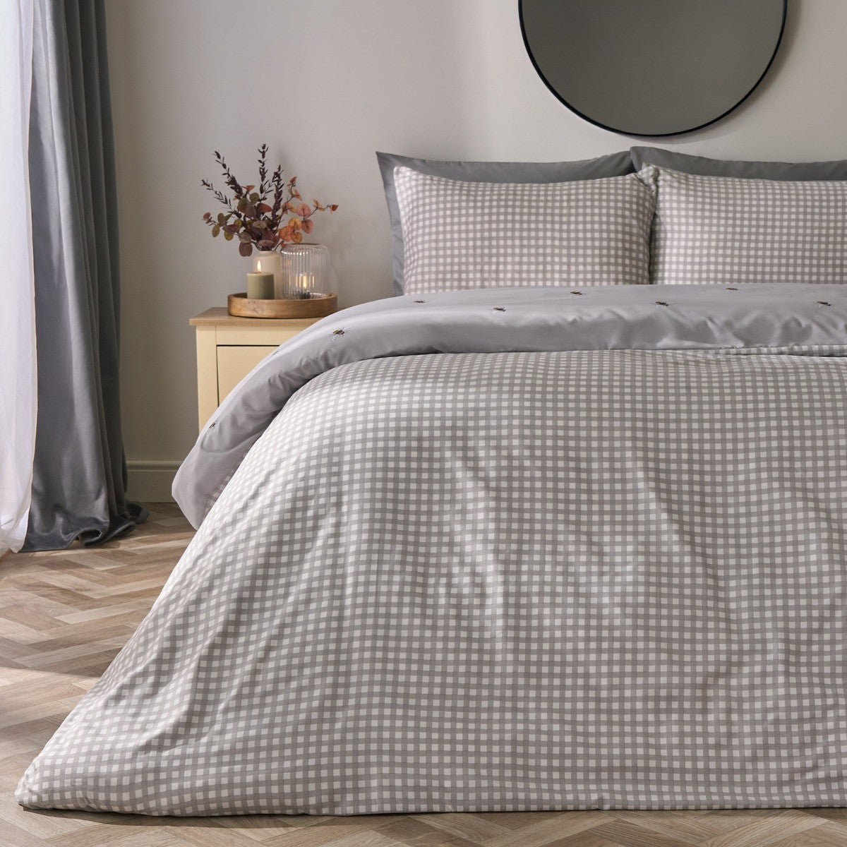 Bee Print Reversible Gingham Duvet Cover Set 🐝🇬🇧