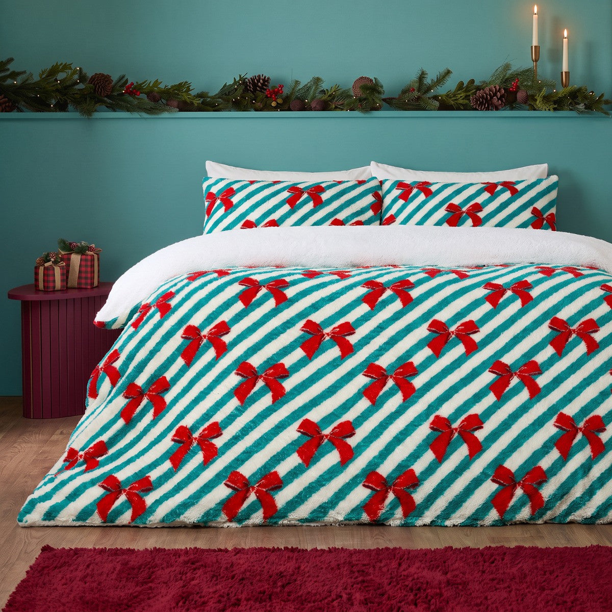 Bow Stripe Print Teddy Fleece Duvet Cover Set - Green/Red 🇬🇧