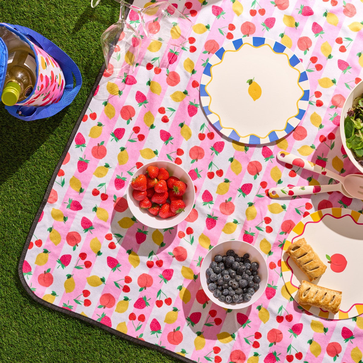 Fruit Print Picnic Blanket 🇬🇧