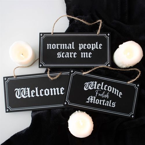 Normal People Scare Me Hanging Sign 🇬🇧