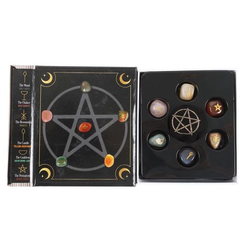 The Witches Guide to Crystals Gift Set 🇬🇧